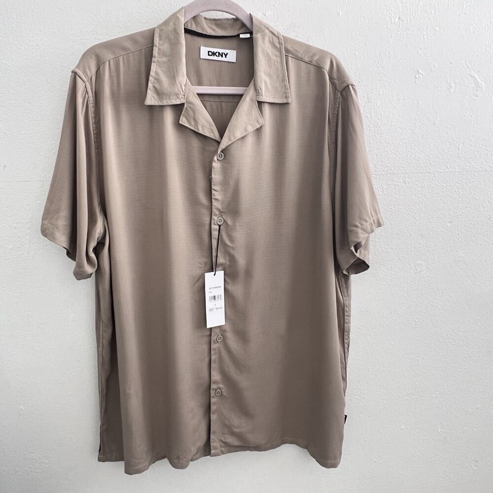 NEW DKNY Mens Button Camp Shirt LARGE Beige Tan Casual Short Sleeve